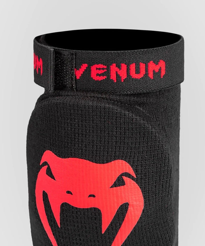 Venum Kontact Alkūnių Apsaugos -Black/Red