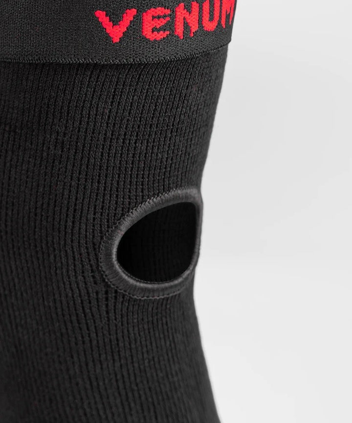 Venum Kontact Alkūnių Apsaugos -Black/Red