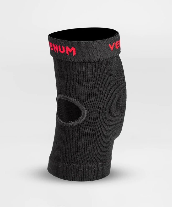 Venum Kontact Alkūnių Apsaugos -Black/Red