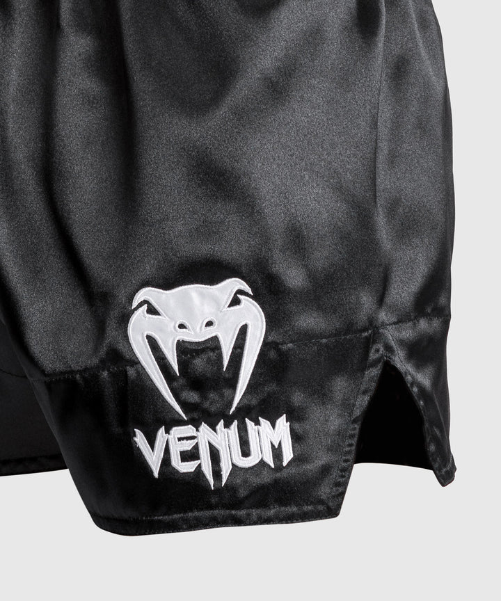 Venum Classic Muay Thaï šortai -  Black/White