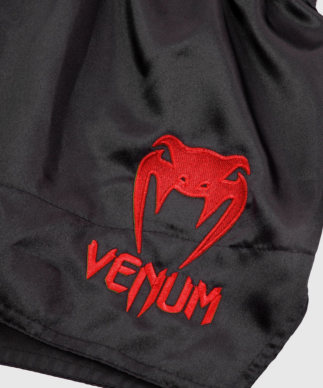 Venum Muay Thai Classic šortai - juoda/raudona