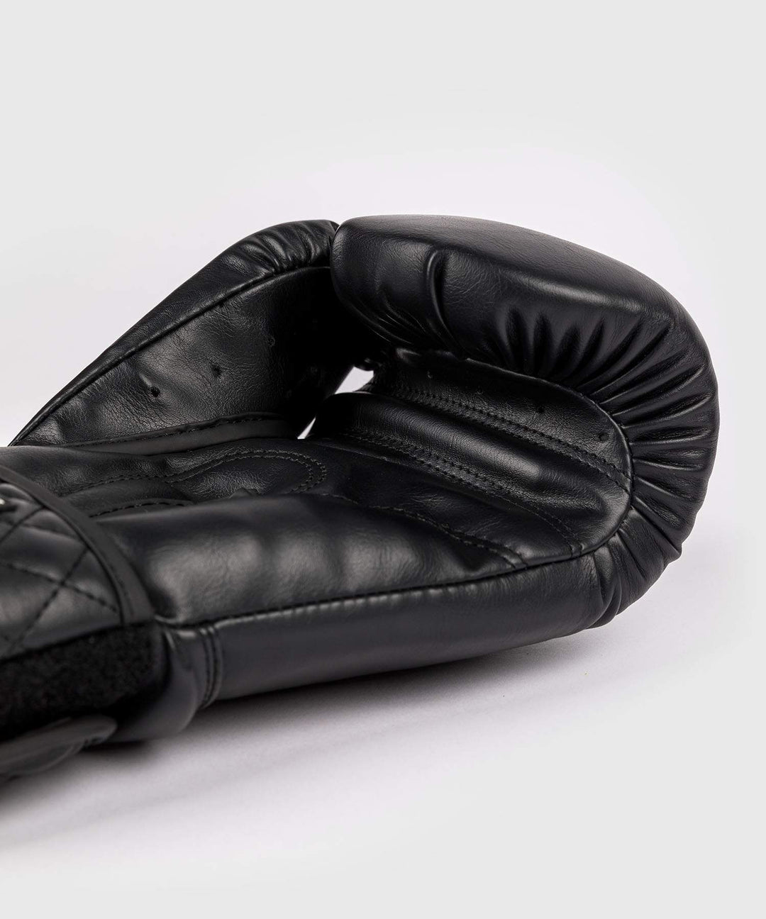 Venum Impact Classic Bokso pirštinės Gloves - Black