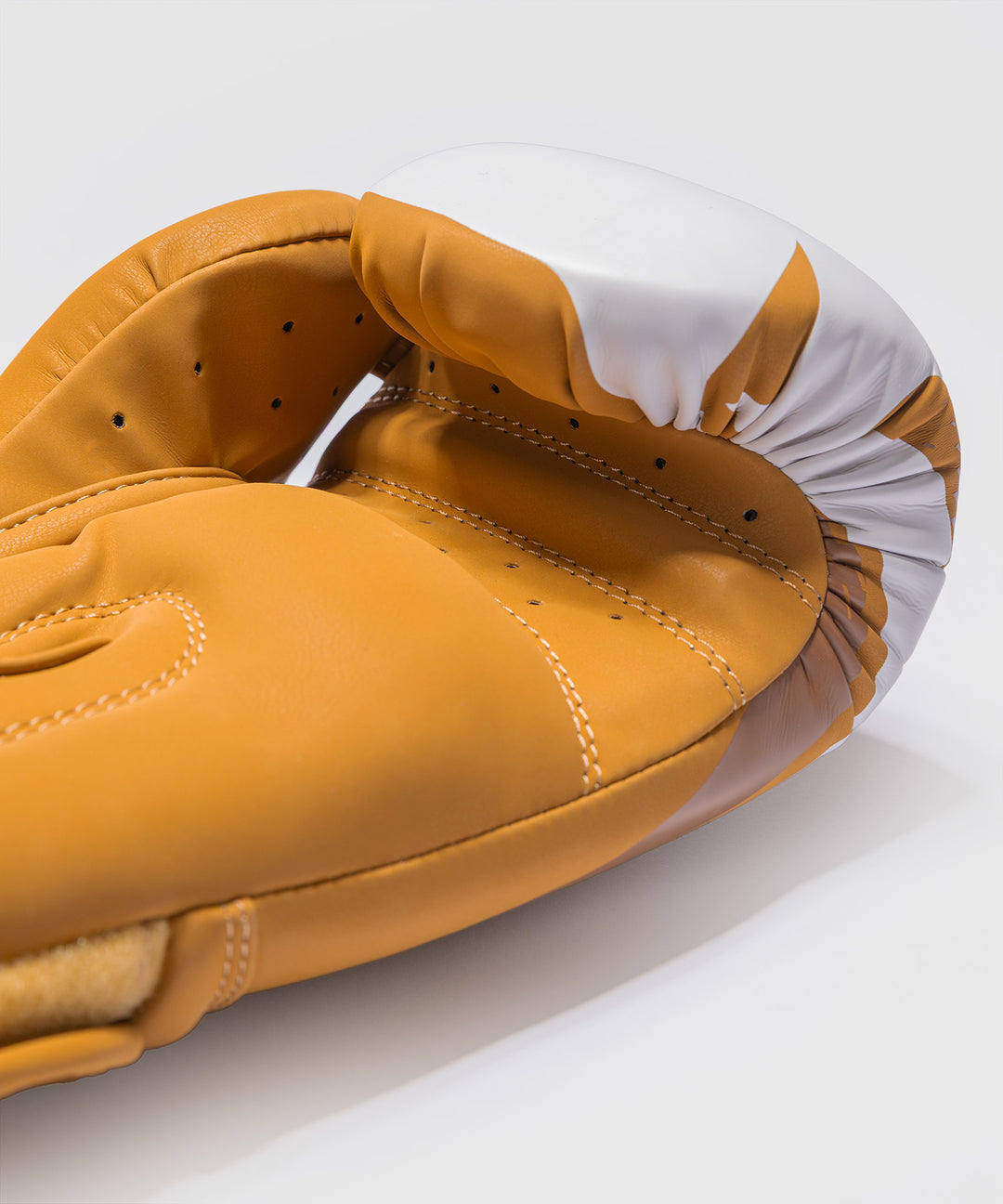 Venum Hurricane bokso pirštinės - Havana/ White