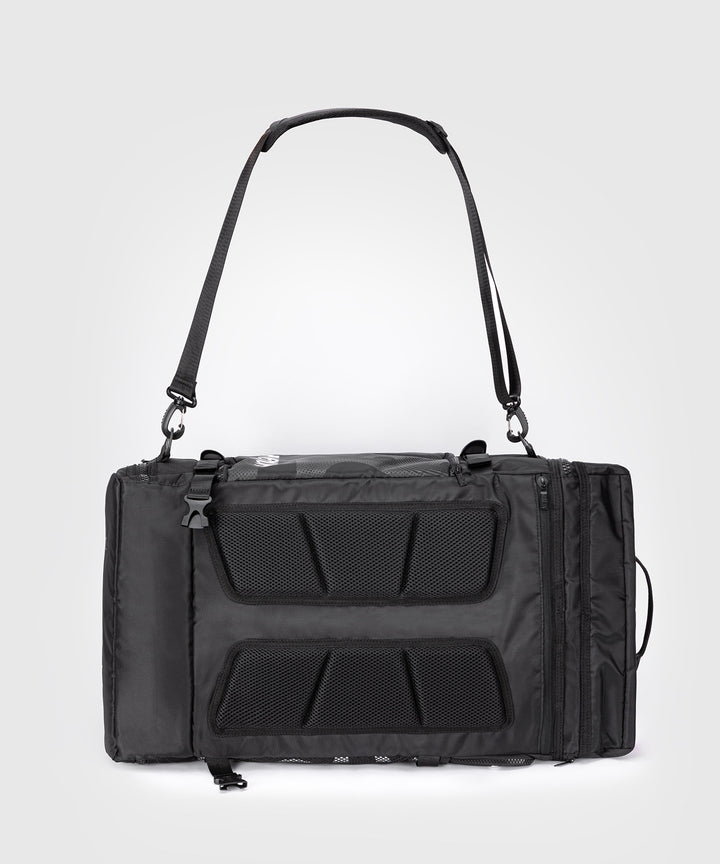 Venum Shockwave Convertible sportinis krepšys (48L) - Black